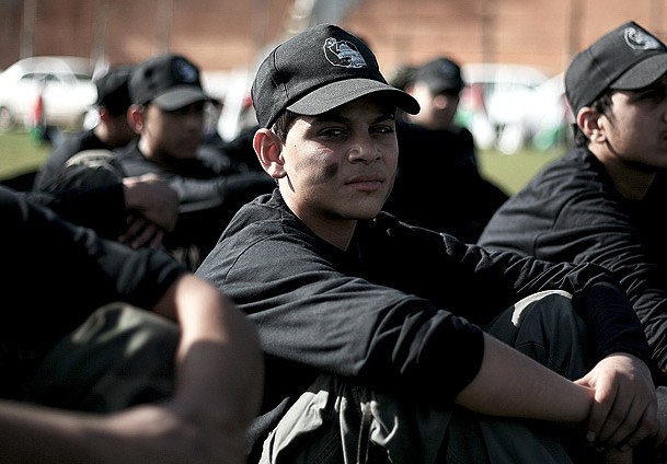 Gazze'de lise öğrencilerine askeri eğitim