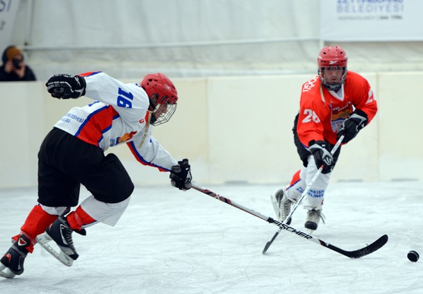 Madde bağımlılar buz hokeyci oldu