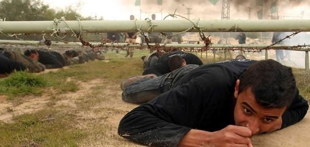 Gazze'de lise öğrencilerine askeri eğitim