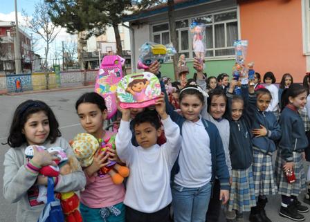 Suriyeli çocuklara oyuncak kampanyası