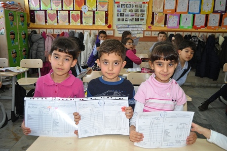 M. Aymazlı üçüzlerin karne sevinci