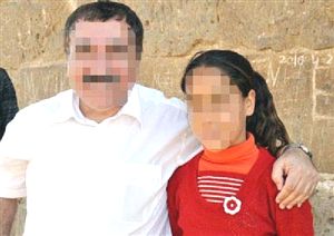 Kumar borcuna karşılık kızını sattı