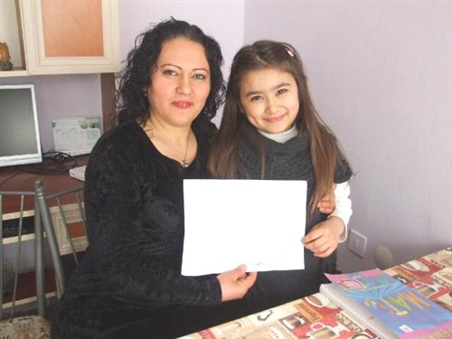Karaciğer nakli olan Kardelen karnesini evinde aldı