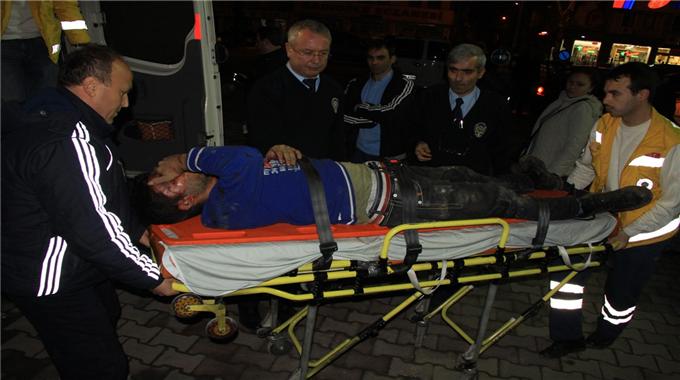 İki kardeşi yol ortasında bıçakladılar