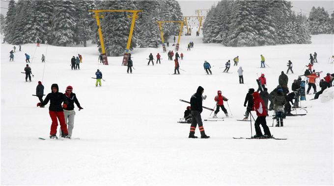 Tatilciler Uludağ'a akın etti