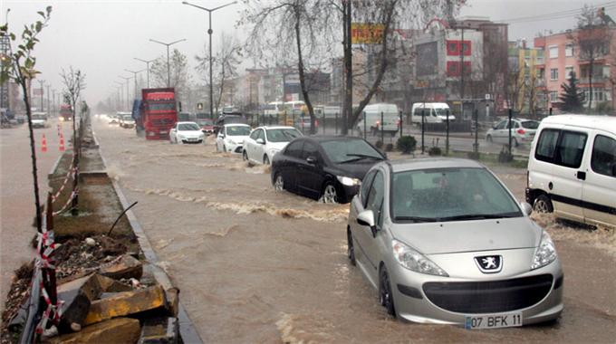 Antalya yağmura teslim