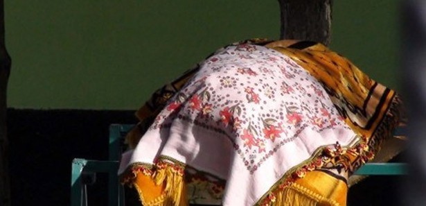 Annenin cesedini 10 yaşındaki oğlu buldu