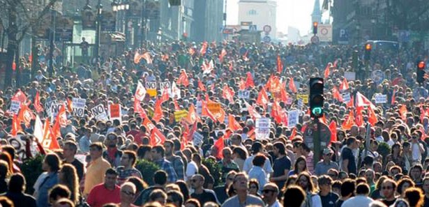 Portekiz'de binlerce öğretmenden eylem