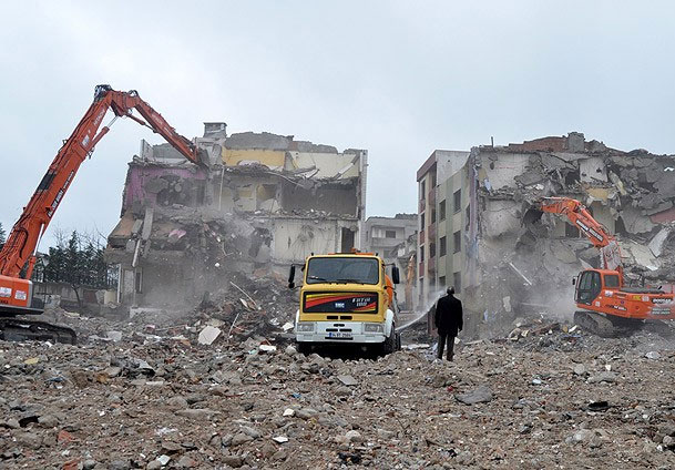 Yıkımın kredisi de devletten