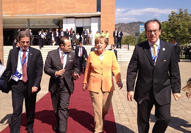 Merkel'den fasıl için destek sözü