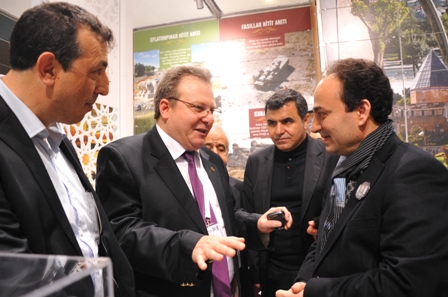 Osman Baydemir Konya Standında