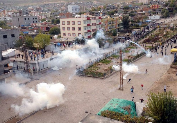 Molotofkokteyli atmak 30, gözcülük 15 lira