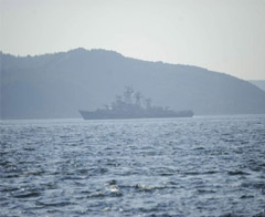 Yemen'de silah taşıyan gemiye el kondu