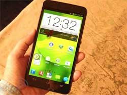 Büyük ekranlı telefon furyasına ZTE’e de katıldı