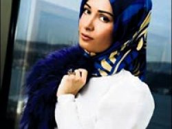 Irmak Atuk başörtüsü taktı