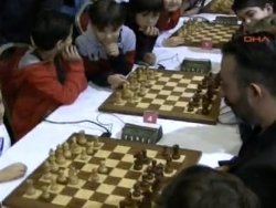 Cem Yılmaz 10 saniyede mat oldu