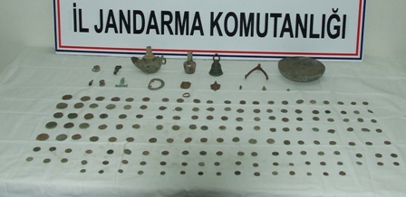 Tarih hırsızları yakayı ele verdi