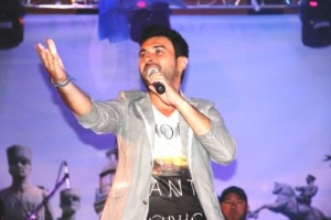 Gökhan Tepe izdiham yarattı