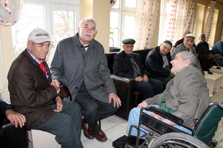 Yeşilay üyelerinden Huzurevi sakinlerine ziyaret