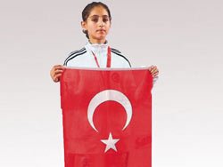 Büşra Şen'in başarı hikayesi Yüksekova'ya örnek oldu