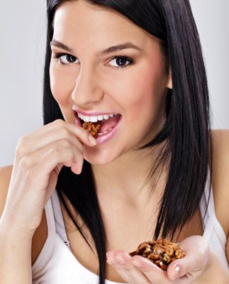 Sağlıklı saçlar için ceviz tüketin