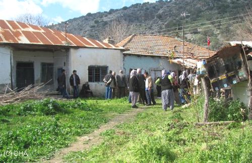 Babasını öldürüp, kefenledi