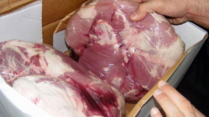 Helal sertifikalı domuz eti dağıtıldı