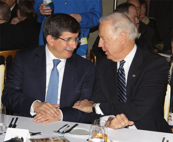Davutoğlu, Biden ve Kerry ile 'saldırı'yı görüştü
