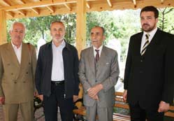 Mezarlıkların bakımı yapılıyor