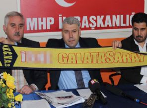 Küfürlü atkıları milli eğitim müdürü dağıttı İDDİASI