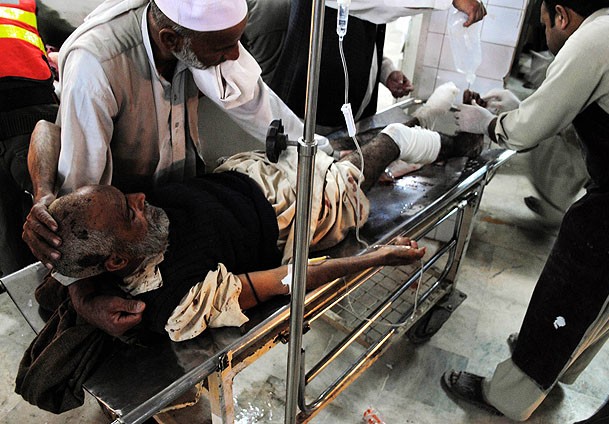 Pakistan'da militanlar çatıştı