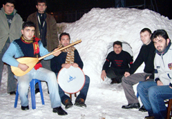 Kardan kafe yaptılar