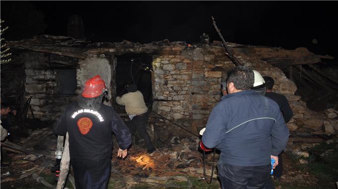 Tek odalı evde alevlere yenik düştü
