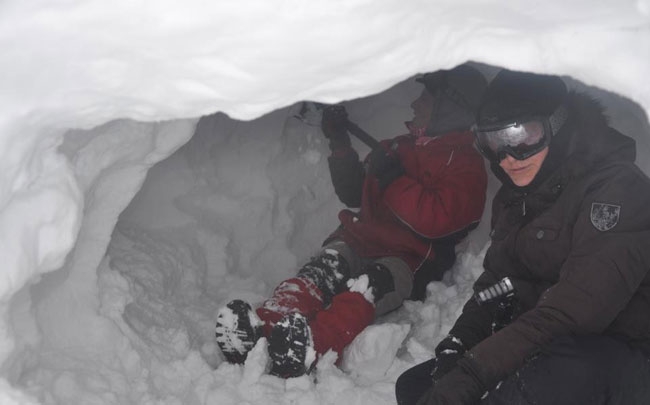 Kar mağarası hayat kurtarıyor