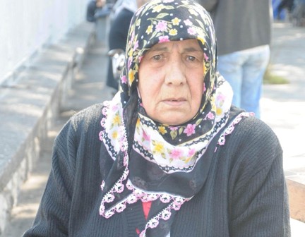 Yaşlı kadına haciz şoku