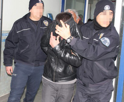 İmamlığını kullanarak