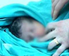 55 günlük bebek kalbine yenildi