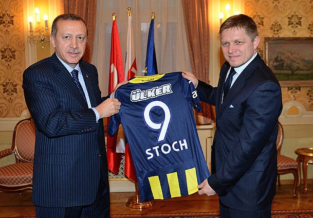 Erdoğan forma hediye etti