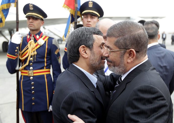 Ahmedinejad: Saldırı olursa İsrail'in üzerine yürürüz