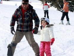 Pınar Altuğ'dan kızı Su'ya kayak dersi