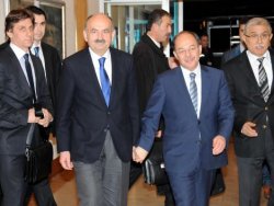 Müezzinoğlu'ndan sağlık çalışanlarına müjde