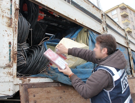 100 bin paket kaçak sigarayla yakalandı