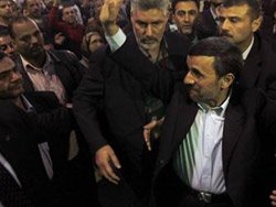 Ahmedinejad'a ayakkabı fırlatan eylemci konuştu