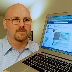 Babadan kızına Facebook rüşveti