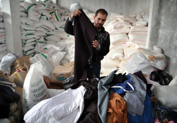 Yardımlar Suriyelilerin yüzünü güldürdü