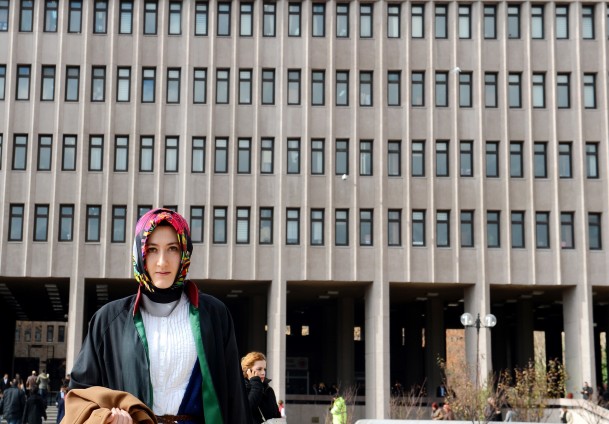 Başörtülü avukatlar duruşmalara giriyor
