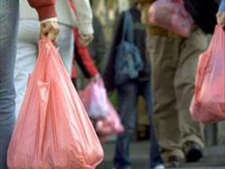 Marketlerde naylon poşetlere ekstra para ödenecek