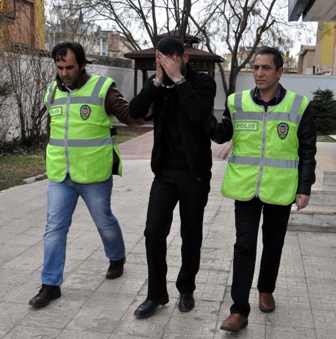 Arkadaş kurbanı eroinman hırsız tutuklandı