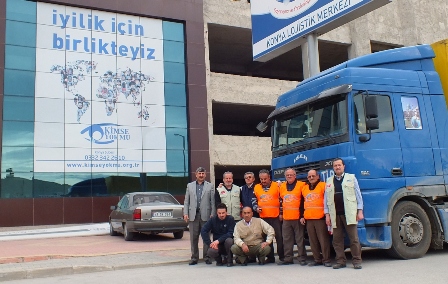 Suriyeli mültecilere battaniye ve ilaç yardımı