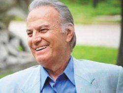 Ayşen'le beraber ben de giderim